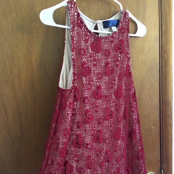 Red lace dress - Picture 2 of 3